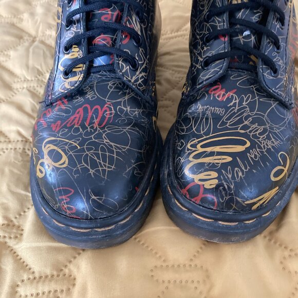 Vintage Dr Martens 1460 Boots - Black Graffiti Made in England (womens 8/mens7) - Picture 4 of 9